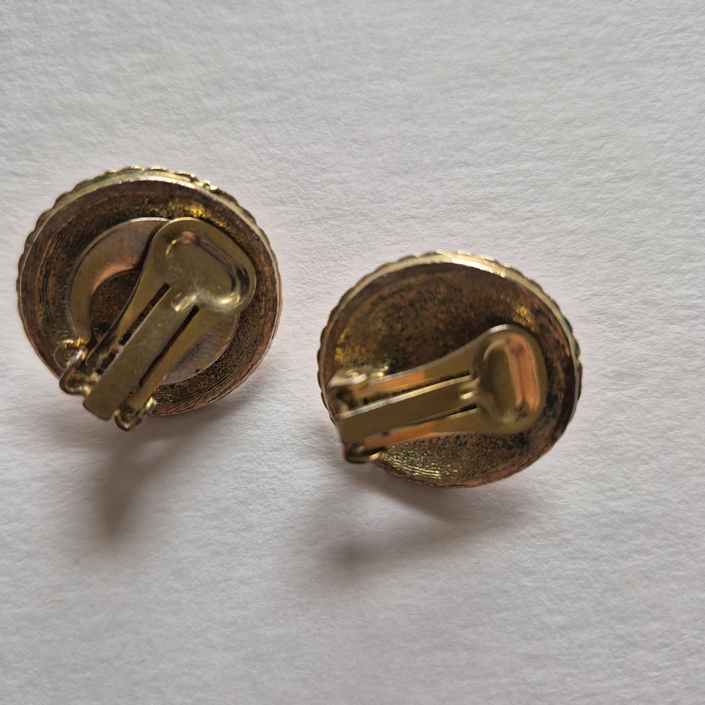 Round Red goldtone Rope Trim clip on vintage earrings - Picture 4 of 8
